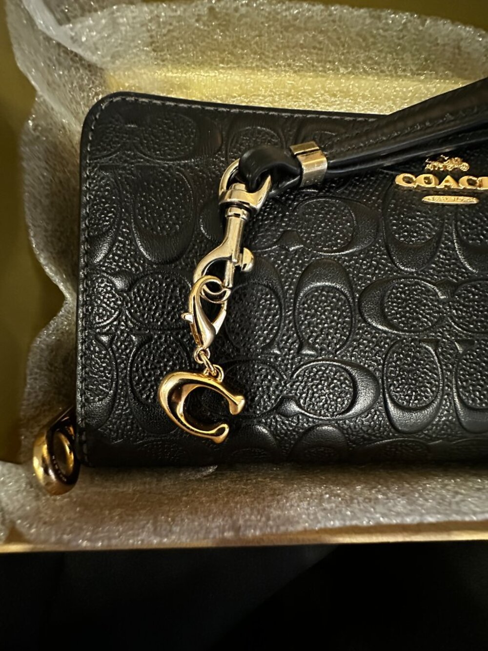 Coach Blk CF464 Long Zip Wallet/Wristlet w Strap and Charm. Like New-Barely Used - Picture 7 of 17